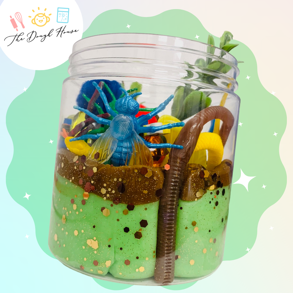 #493 Super Size Creepy Crawlers Magical Jars