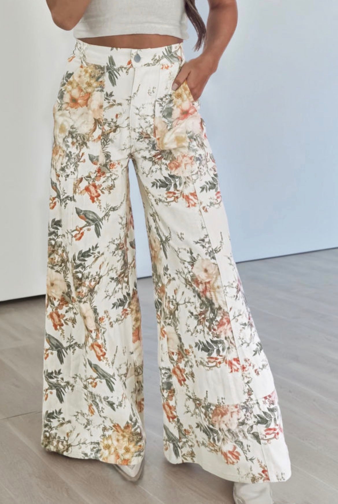 #943 Beige Vintage Floral Wide Leg Jeans