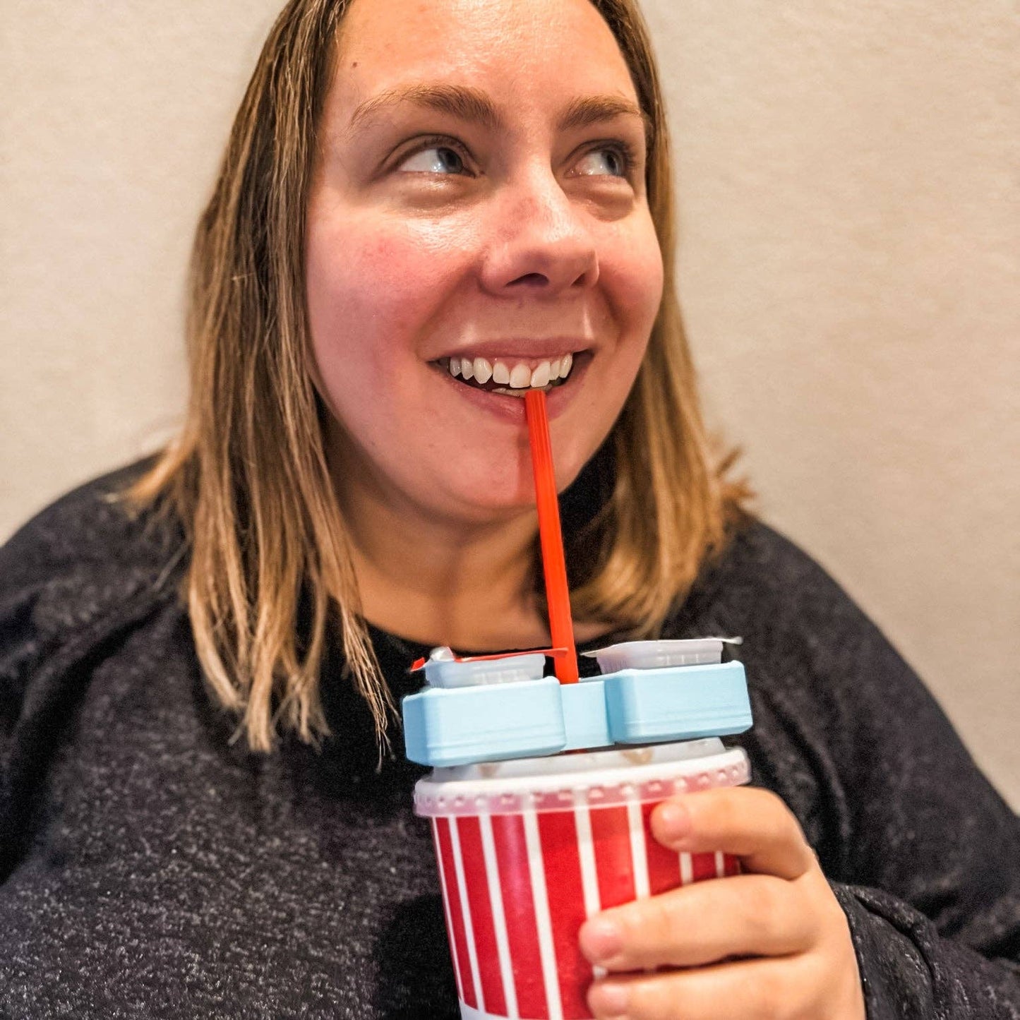 #460 Sauce Dipper Straw Holder – The Ultimate On-the-Go Dipping Solution!
