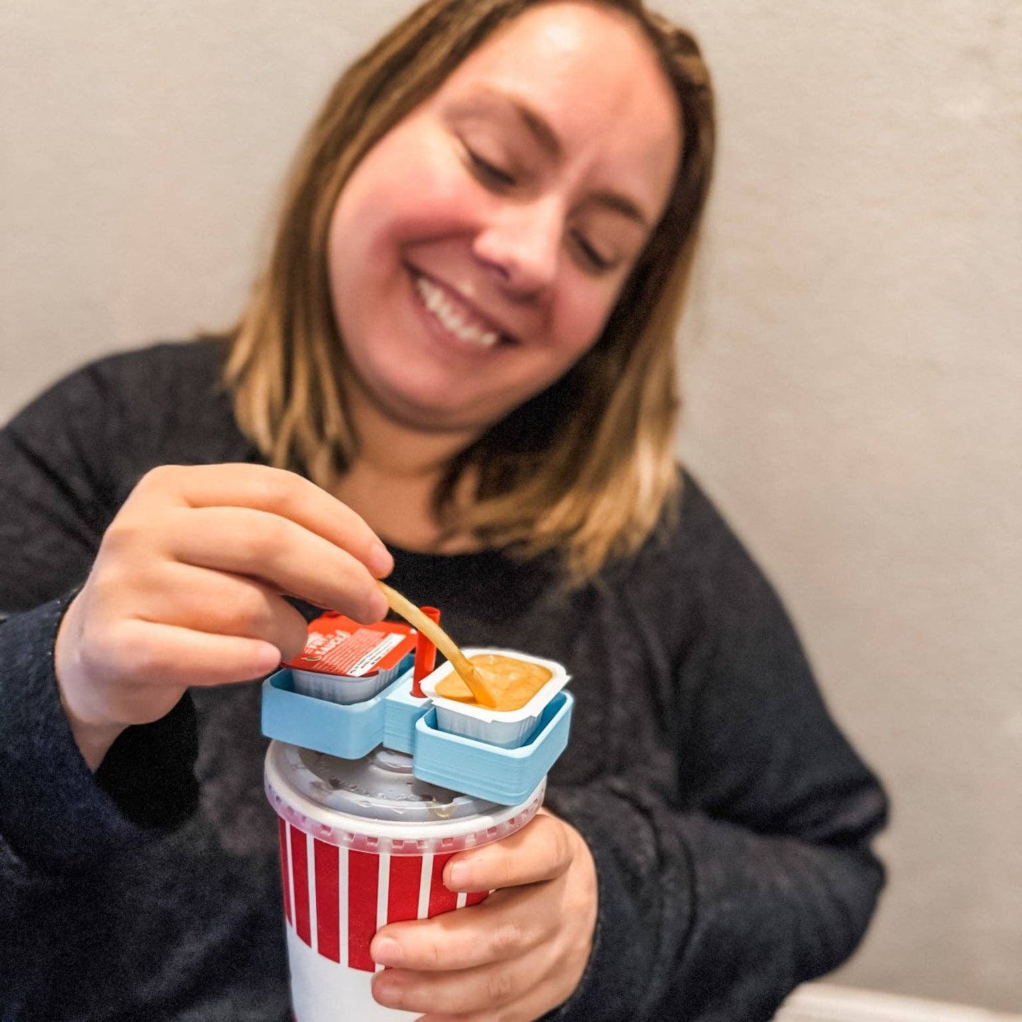 #460 Sauce Dipper Straw Holder – The Ultimate On-the-Go Dipping Solution!