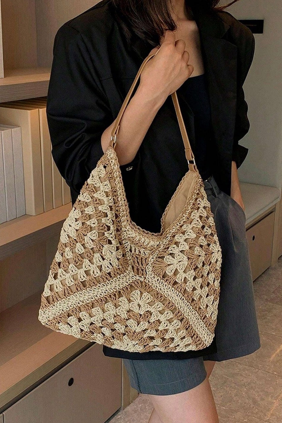 #871 VINTAGE WOVEN STRAW CROCHET BUCKET SHOULDER BAG