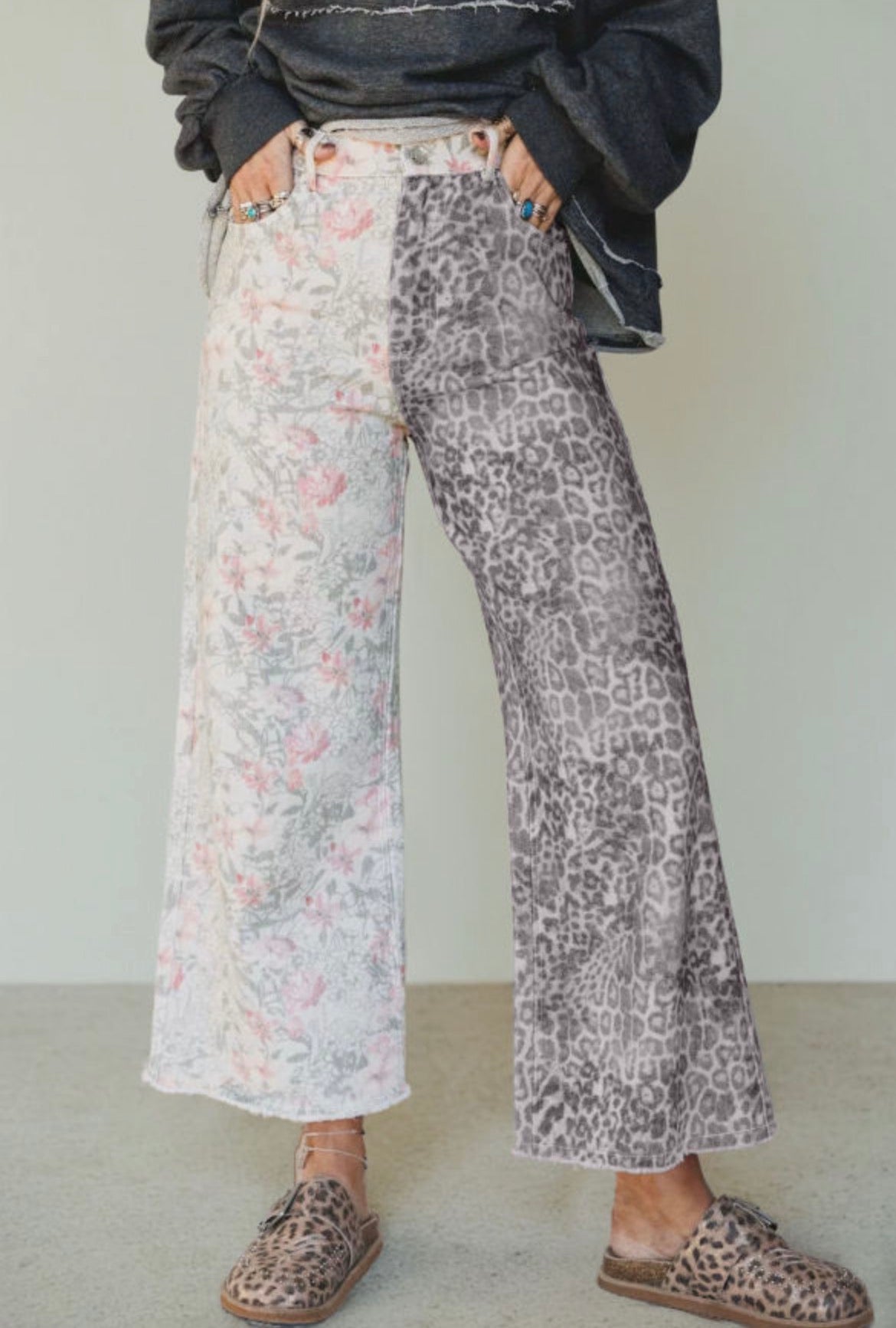 #944 Retro Floral Leopard Raw Hem Jeans