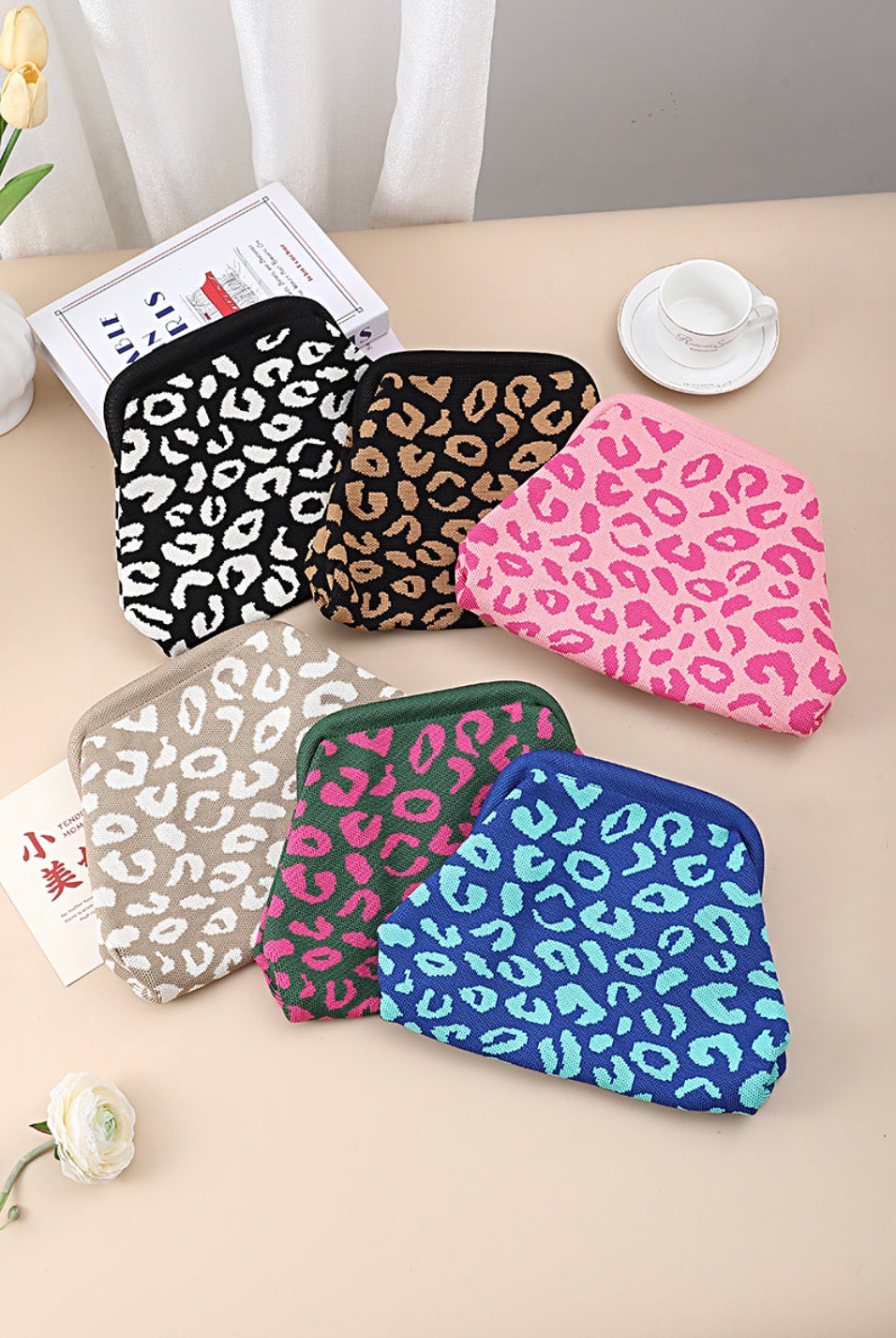 #1098 Clasp Clutch Bag
