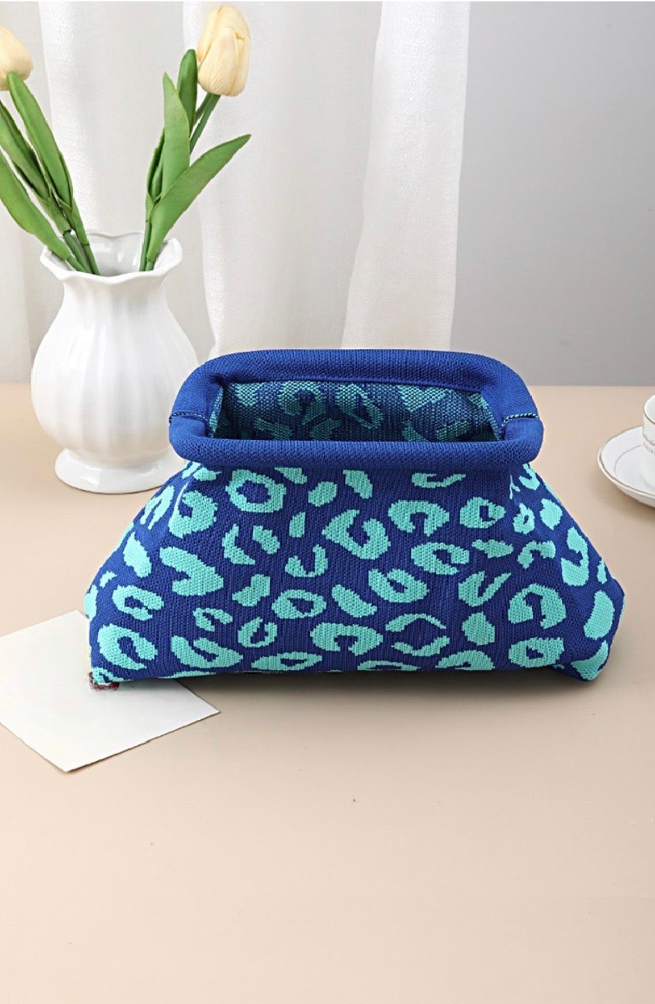 #1098 Clasp Clutch Bag