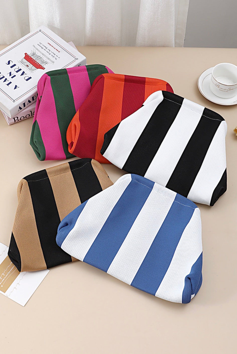 #1098 Clasp Clutch Bag
