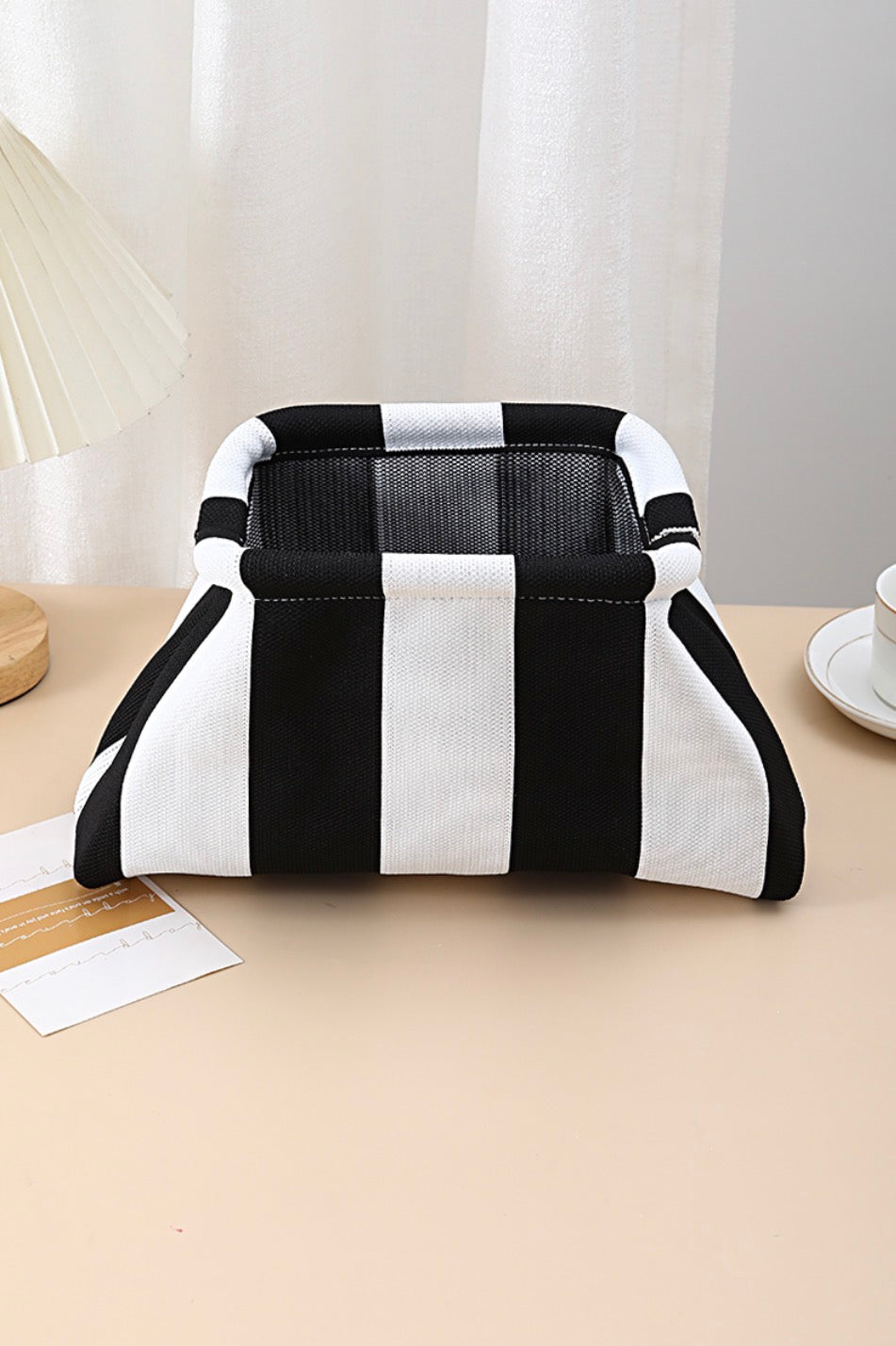 #1098 Clasp Clutch Bag
