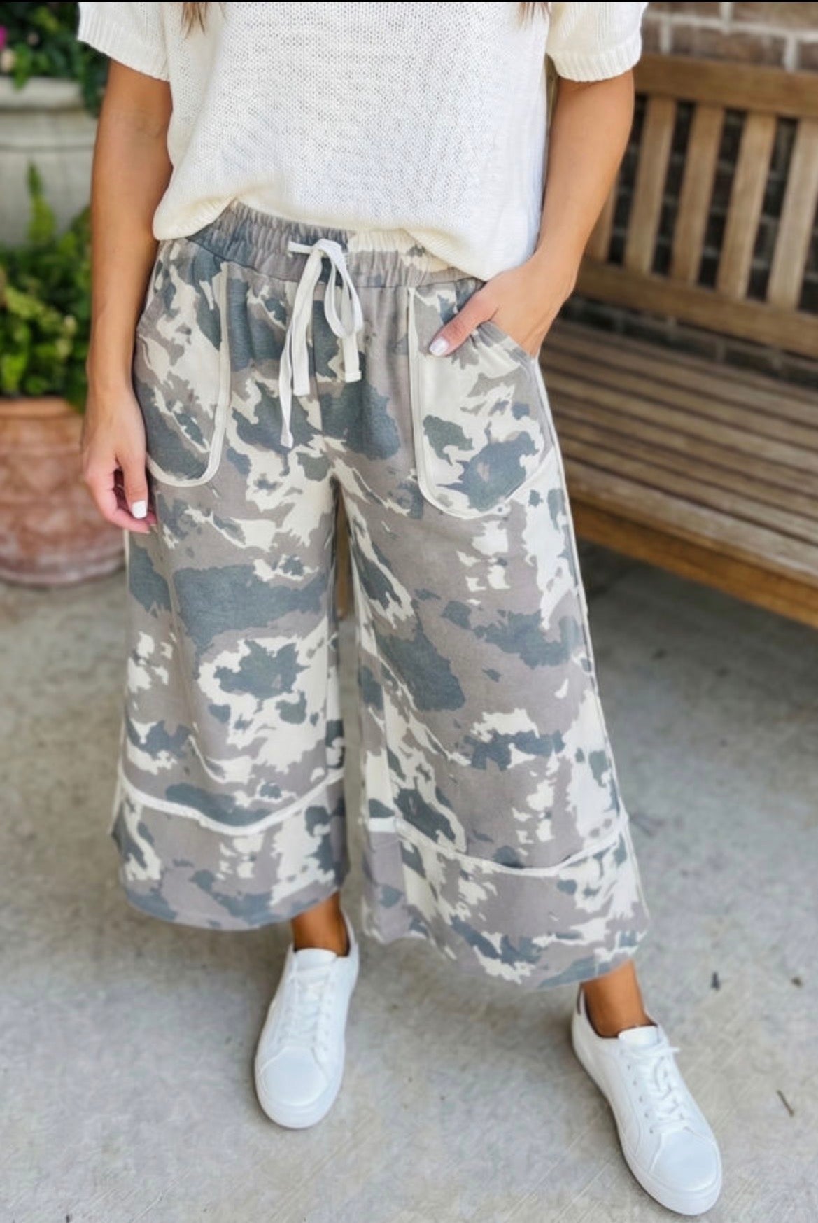 #1130  Brown Camouflage Print Contrast Lace-up Raw Edge Pocketed Loose Pants